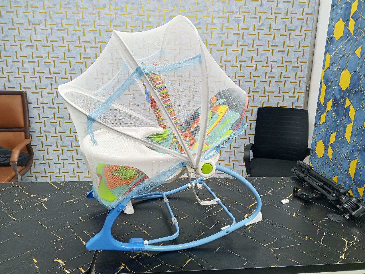 Portable Baby Rocker for Newborn with Mosquito Net & Dining Table - Image 3
